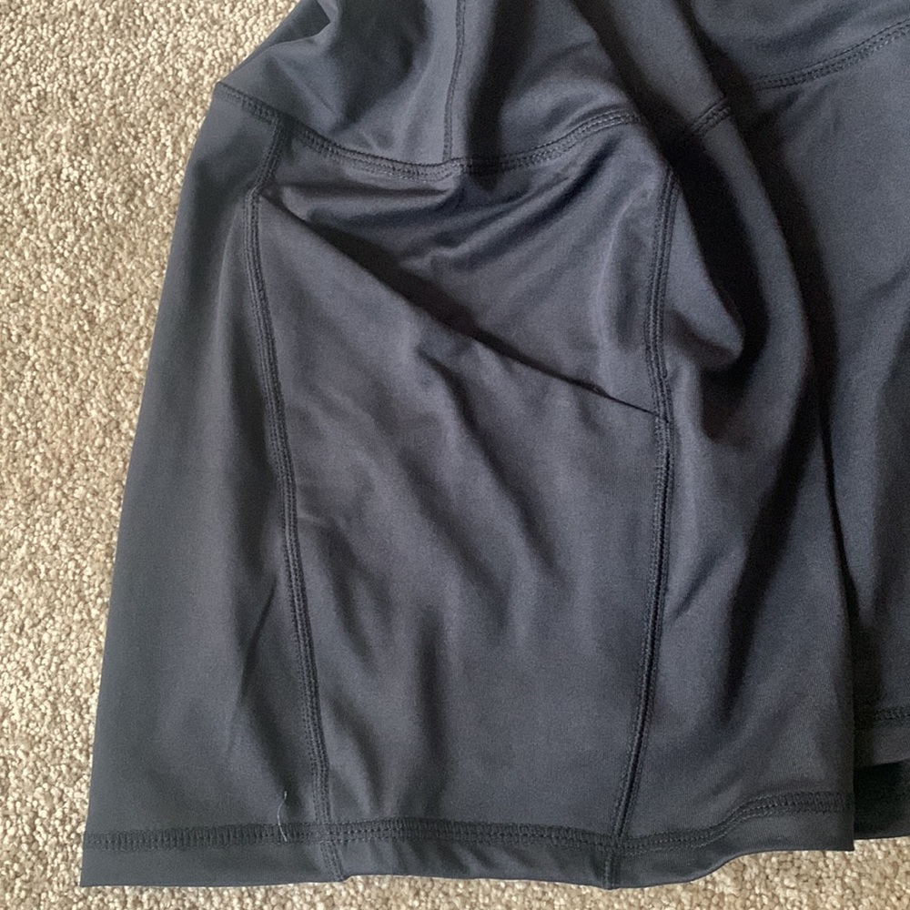 Workout shorts - Picture 2 of 7